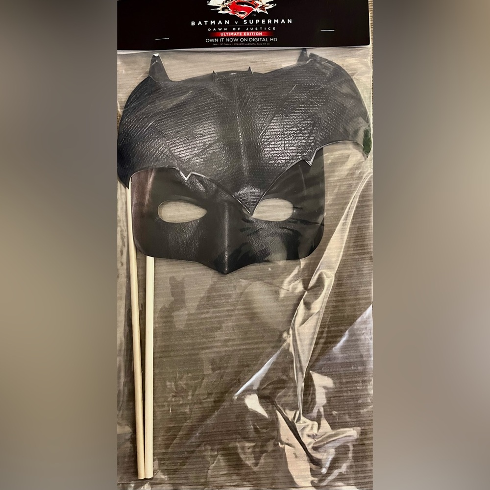 Batman vs Superman: Dawn of the Justice 2016 , selfie prop, rare, unopened.